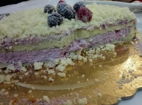 Torta Mimosa con crema diplomatica ai frutti di bosco